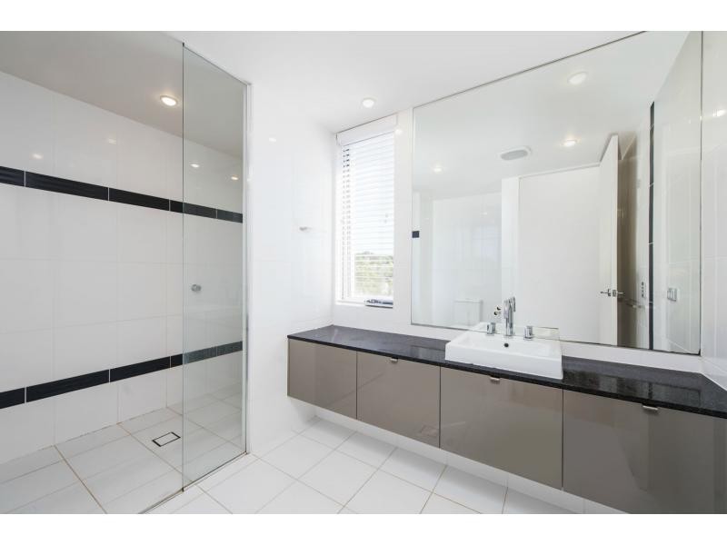 6085 Lugano Drive, Hope Island QLD 4212