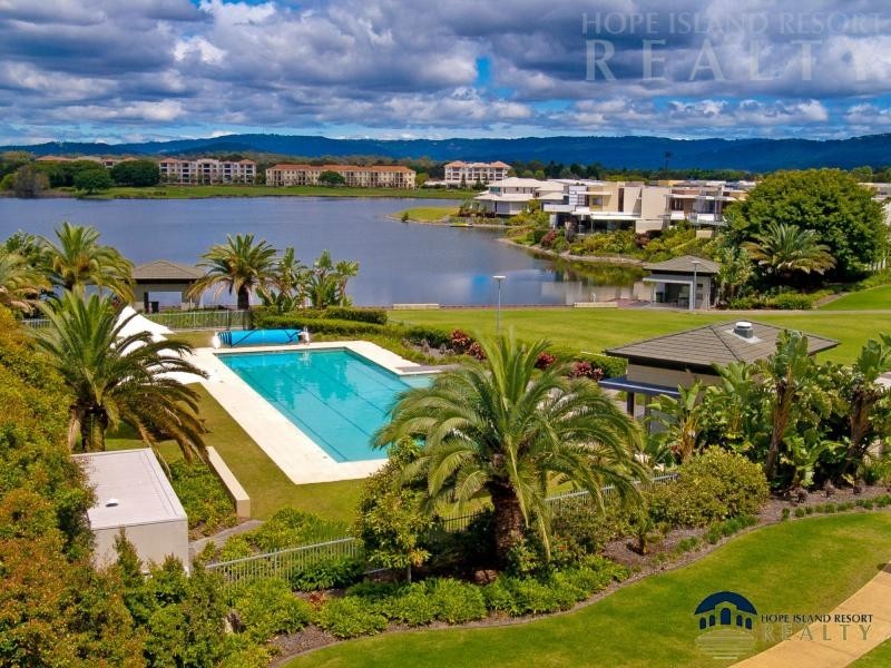 6085 Lugano Drive, Hope Island QLD 4212