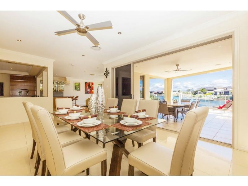 2124 The Circle, Hope Island QLD 4212