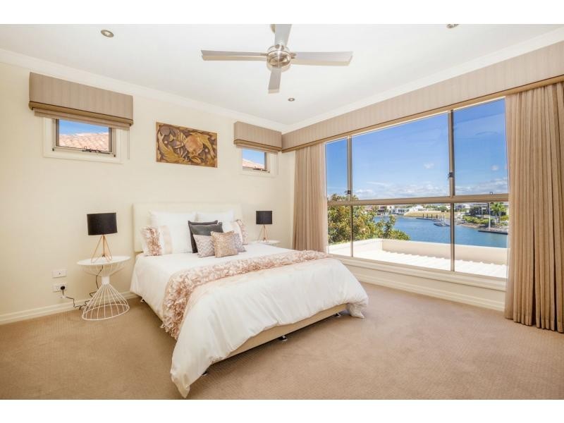 2124 The Circle, Hope Island QLD 4212