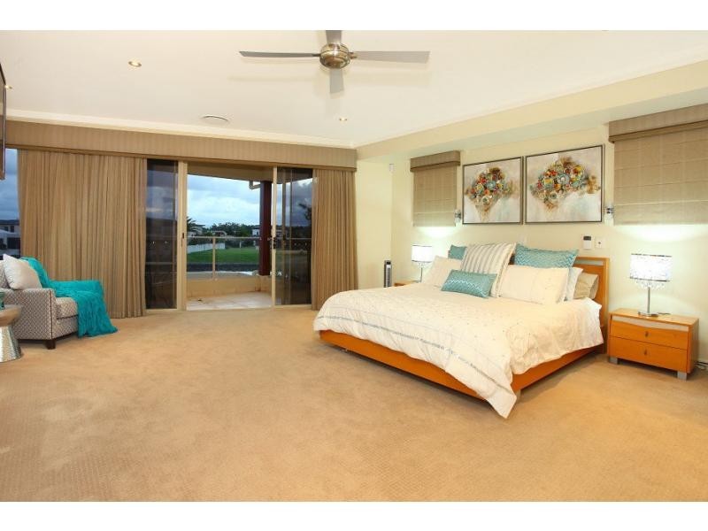 2124 The Circle, Hope Island QLD 4212