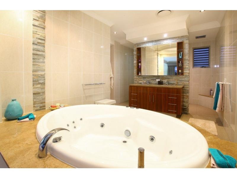 2124 The Circle, Hope Island QLD 4212