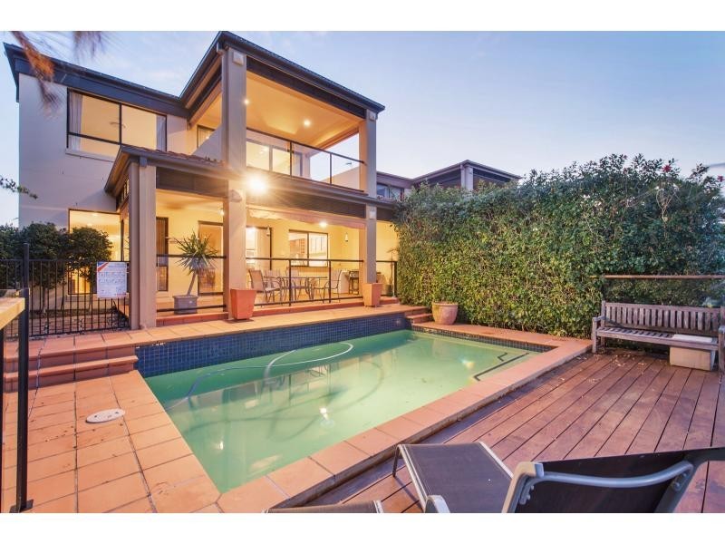 525 Oyster Cove Promenade, Helensvale QLD 4212