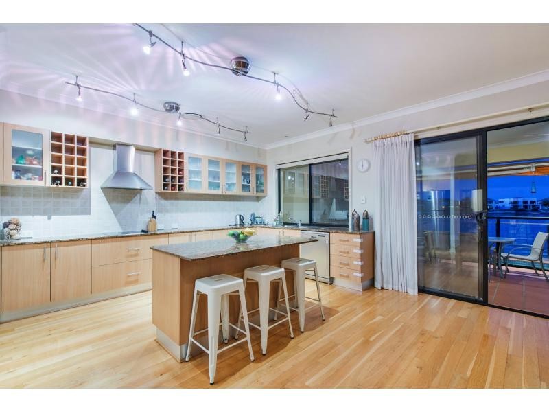 525 Oyster Cove Promenade, Helensvale QLD 4212