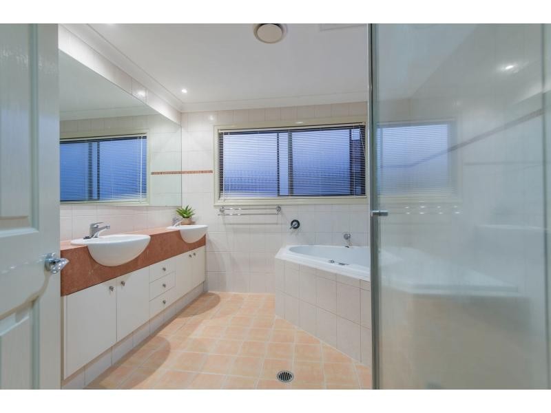 525 Oyster Cove Promenade, Helensvale QLD 4212