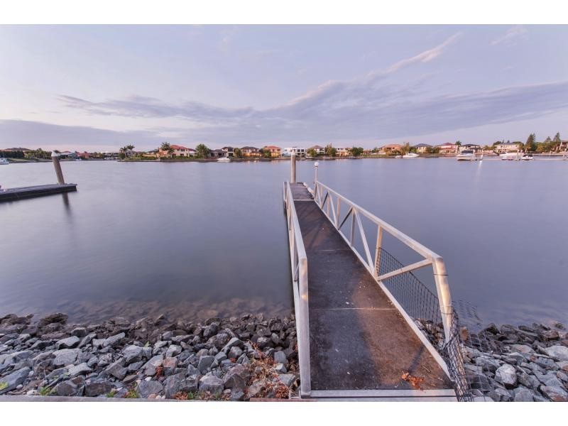 525 Oyster Cove Promenade, Helensvale QLD 4212