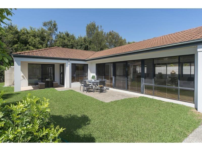 2015 Gracemere Gardens Circuit, Hope Island QLD 4212