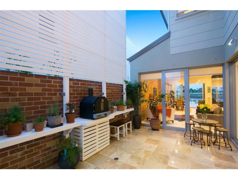 60 Harbour Rise, Hope Island QLD 4212