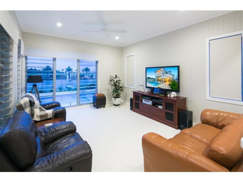 60 Harbour Rise, Hope Island QLD 4212