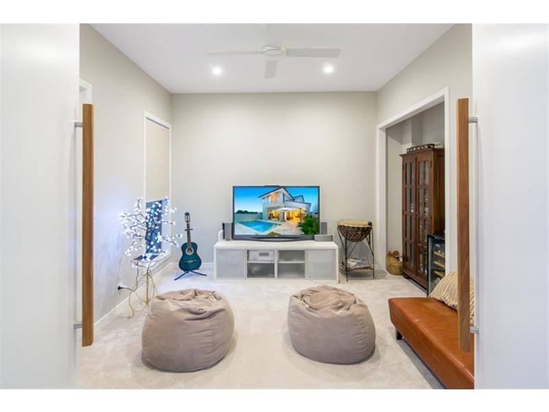 60 Harbour Rise, Hope Island QLD 4212