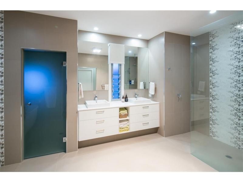 60 Harbour Rise, Hope Island QLD 4212