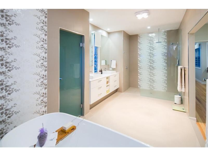 60 Harbour Rise, Hope Island QLD 4212