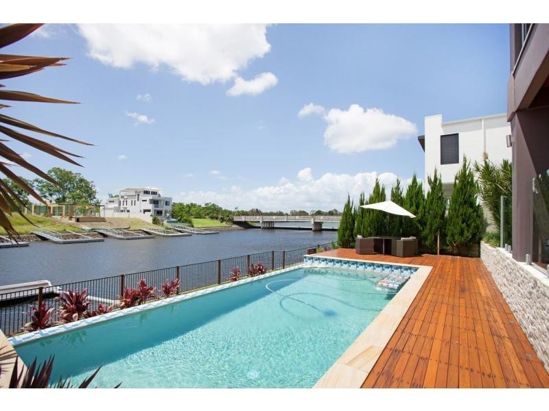 10 Harbourvue Court, Helensvale QLD 4212