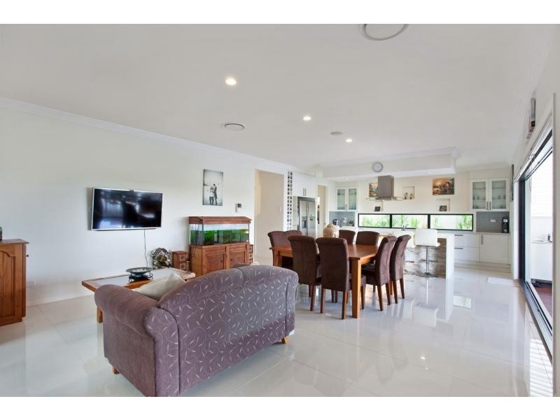 10 Harbourvue Court, Helensvale QLD 4212