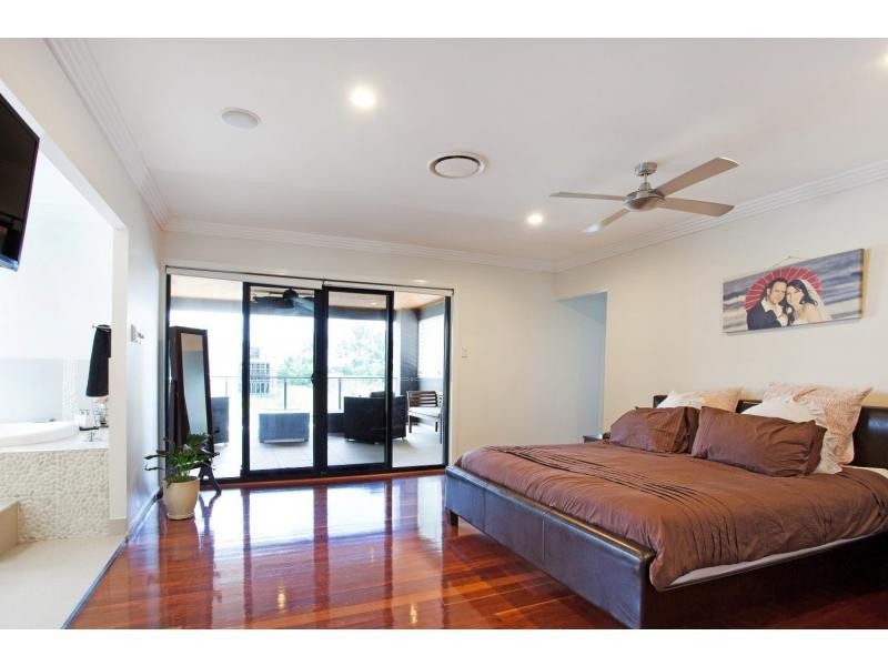 10 Harbourvue Court, Helensvale QLD 4212