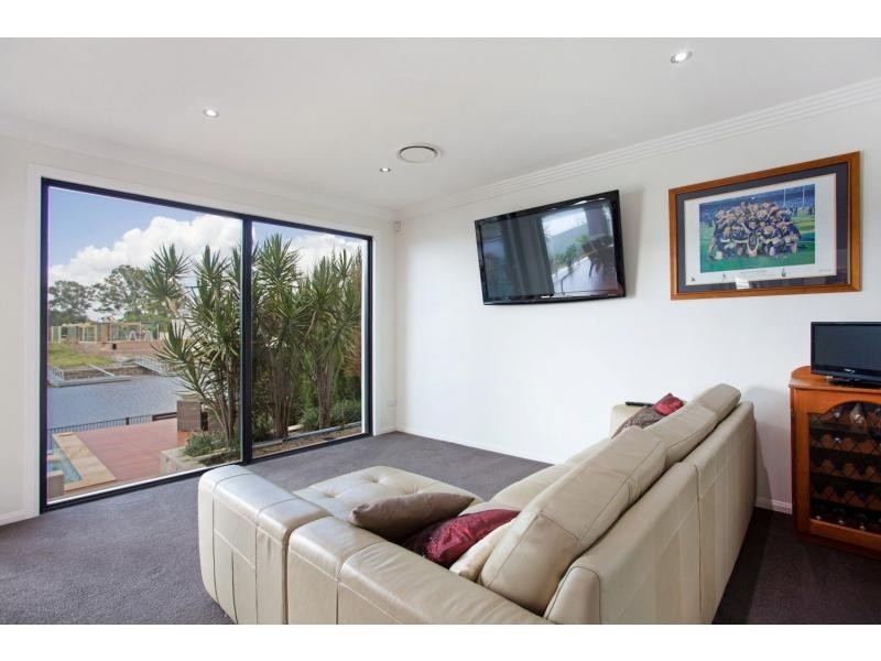 10 Harbourvue Court, Helensvale QLD 4212