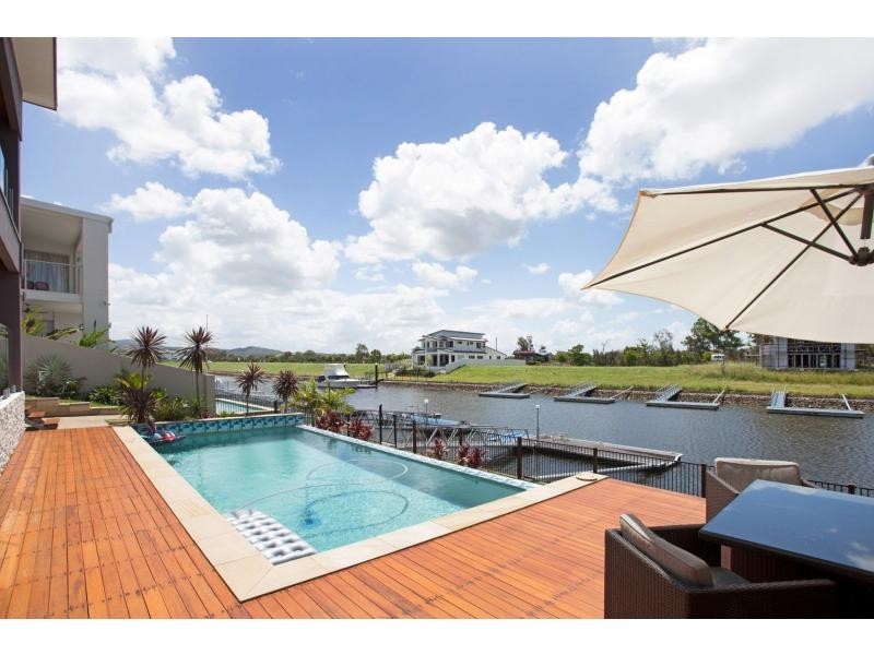 10 Harbourvue Court, Helensvale QLD 4212