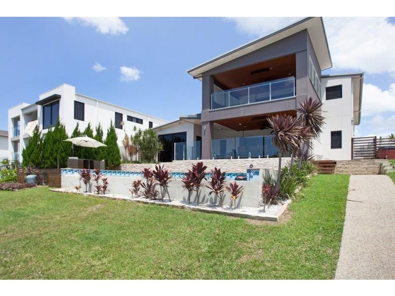 10 Harbourvue Court, Helensvale QLD 4212