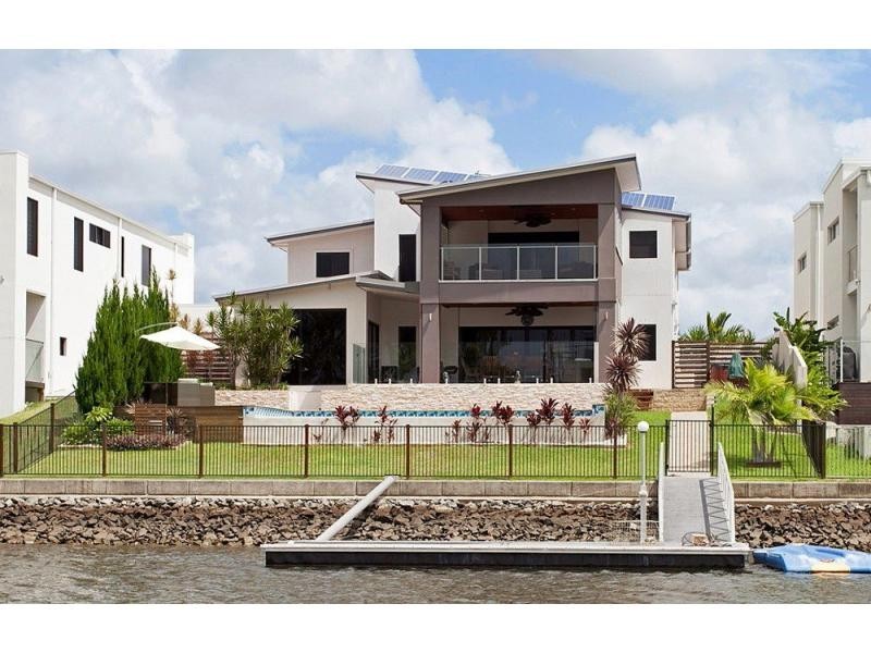 10 Harbourvue Court, Helensvale QLD 4212