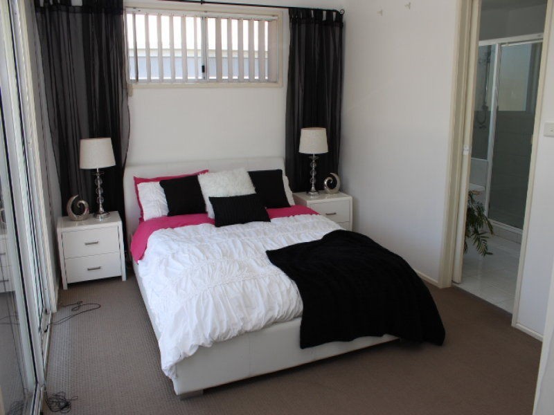 8 Buliti Street, Hope Island QLD 4212