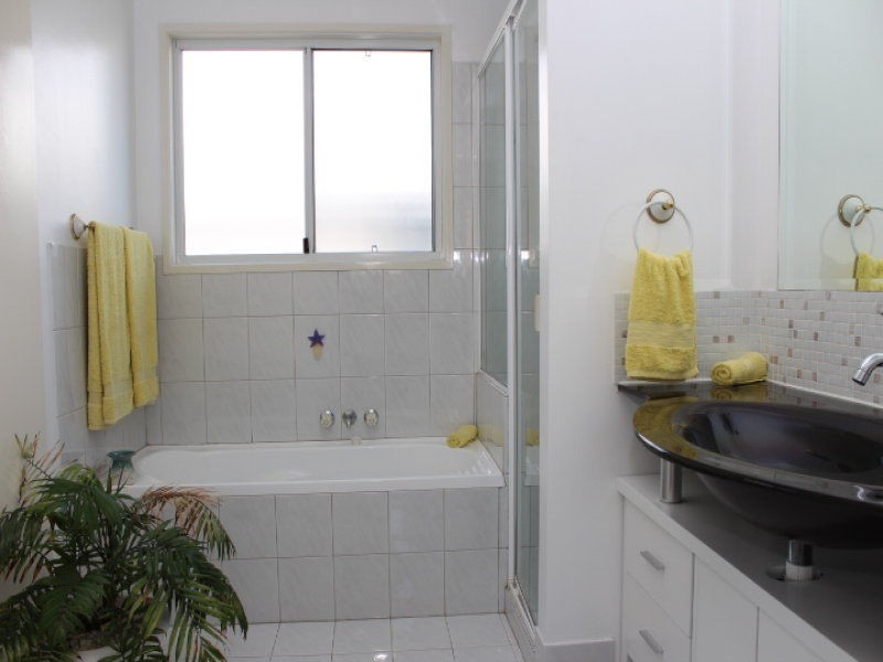 8 Buliti Street, Hope Island QLD 4212