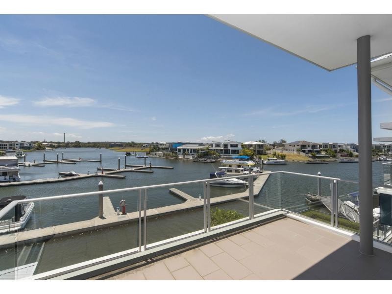 34 Onshore Place, Helensvale QLD 4212