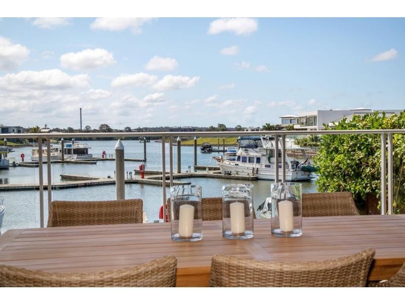 34 Onshore Place, Helensvale QLD 4212