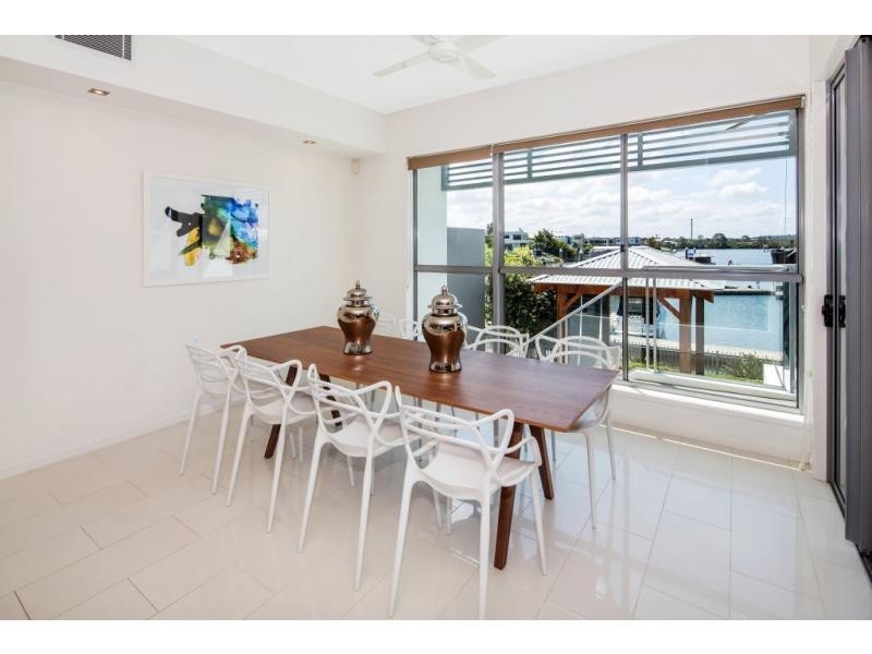 34 Onshore Place, Helensvale QLD 4212