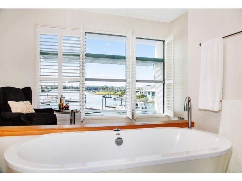 34 Onshore Place, Helensvale QLD 4212