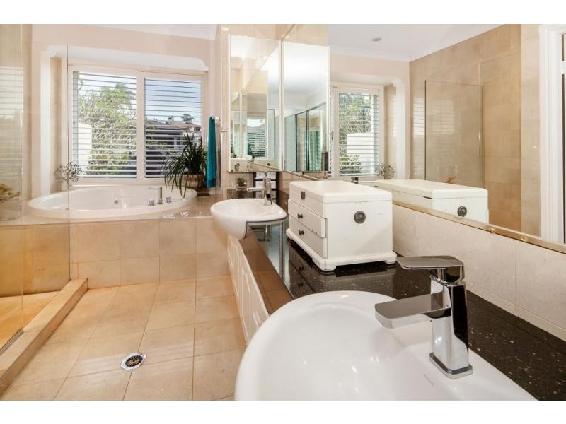 7306 BAYSIDE Close, Sanctuary Cove QLD 4212