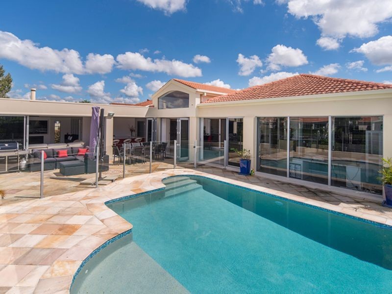 1103 Beechwood Drive, Hope Island QLD 4212