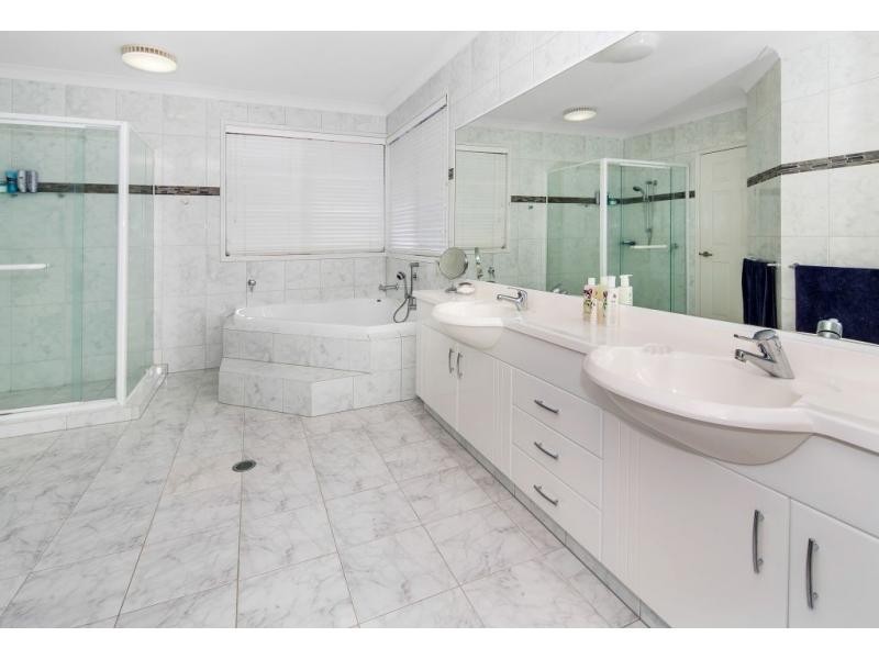 1123 Beechwood Drive, Hope Island QLD 4212