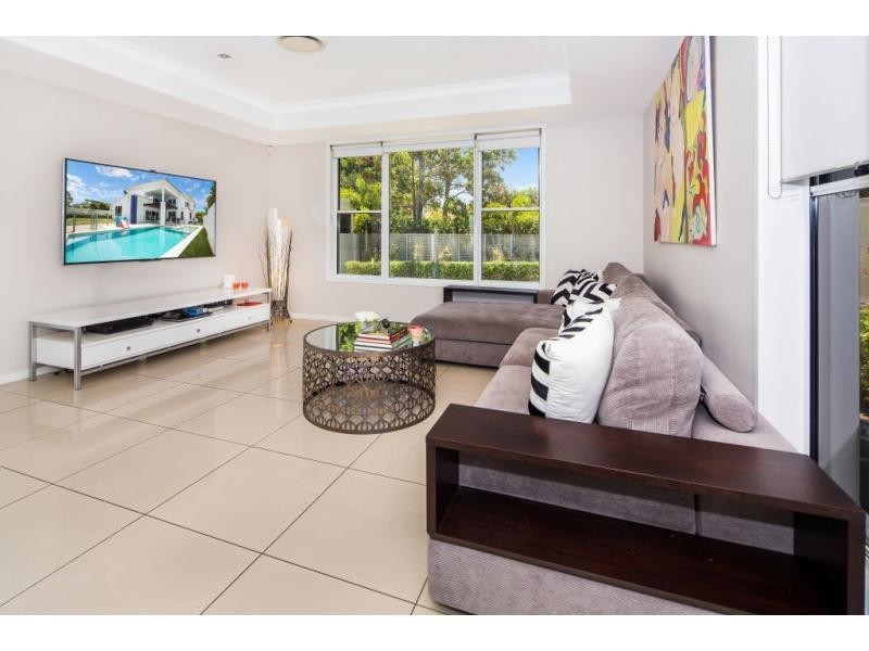 5 Onshore Place, Helensvale QLD 4212