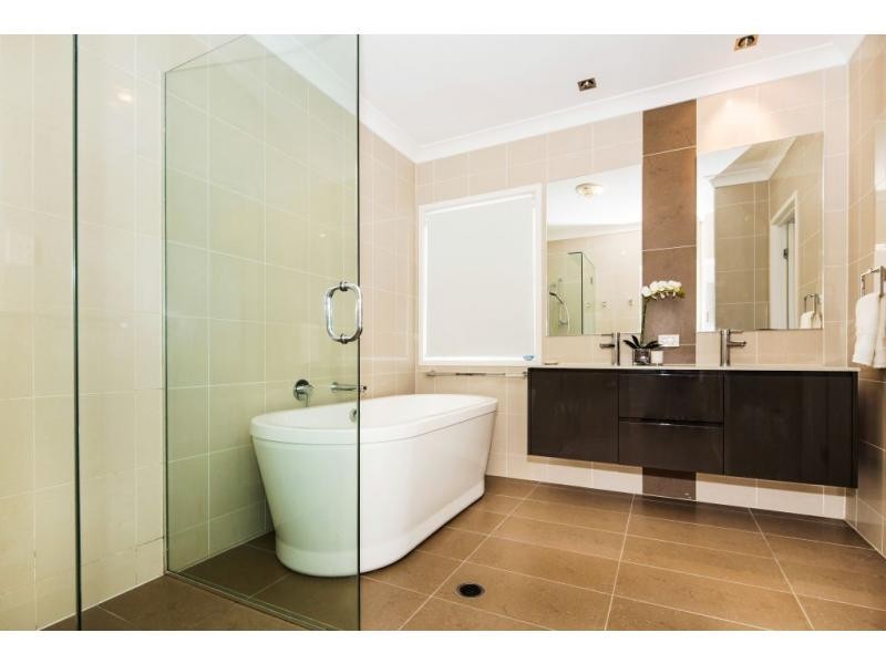 5 Onshore Place, Helensvale QLD 4212