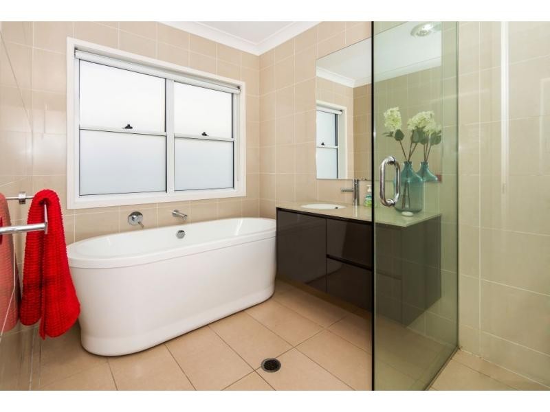 5 Onshore Place, Helensvale QLD 4212