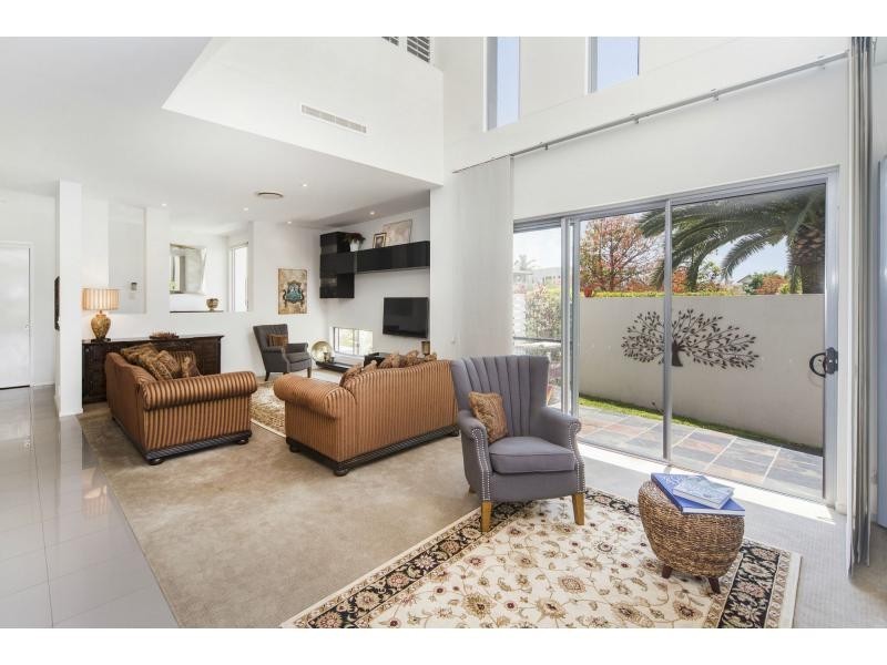 6063 Lugano Drive, Hope Island QLD 4212