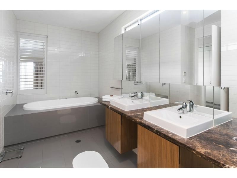 6063 Lugano Drive, Hope Island QLD 4212