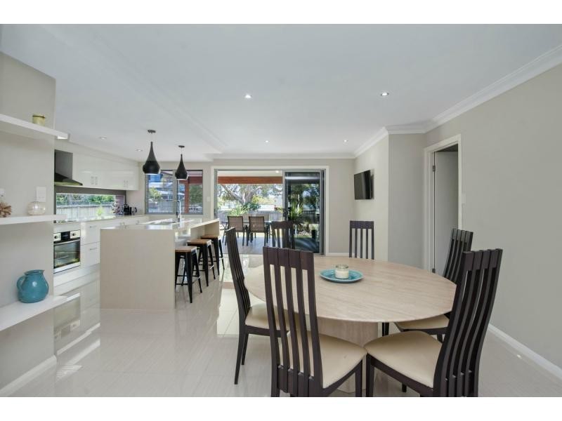 53 Coombe Avenue, Hope Island QLD 4212