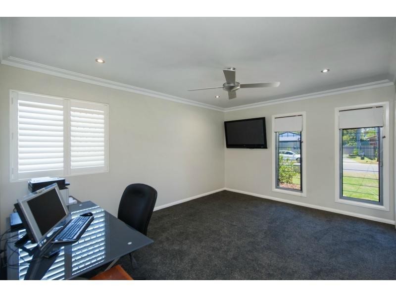 53 Coombe Avenue, Hope Island QLD 4212