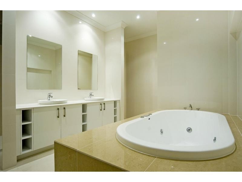 Hope Island QLD 4212