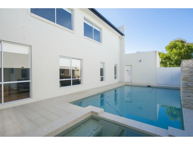 2312 Belmont Court East, Hope Island QLD 4212