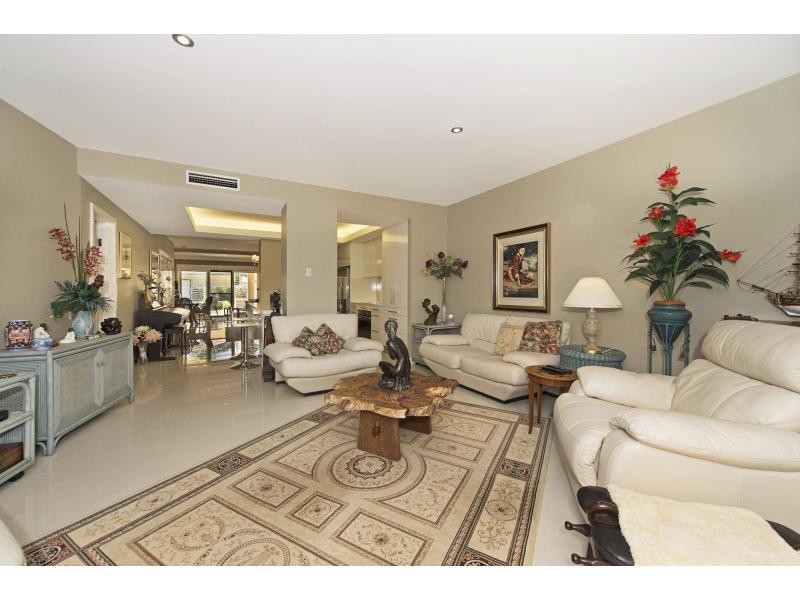 3211 Palladian Drive, Hope Island QLD 4212