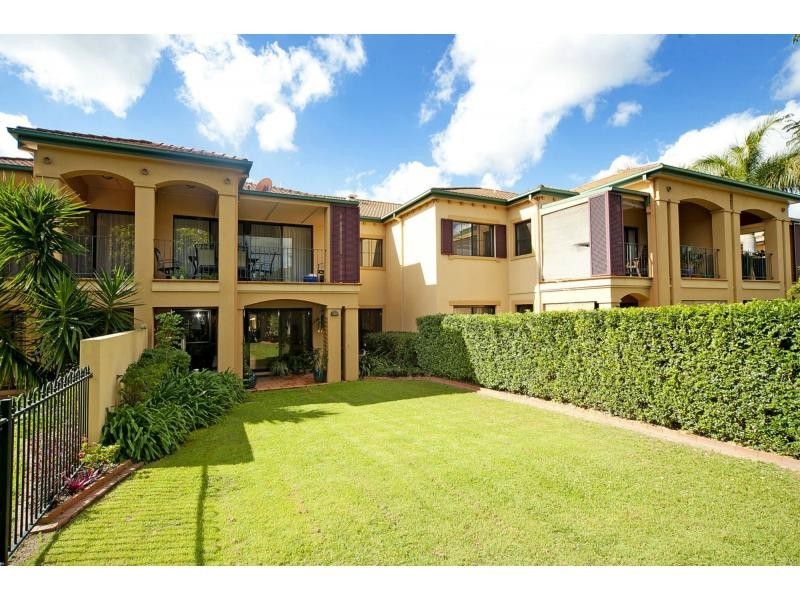 3229 Palladian Drive, Hope Island QLD 4212