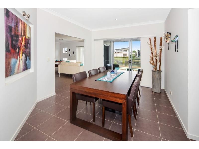 17 Quayside Drive, Helensvale QLD 4212