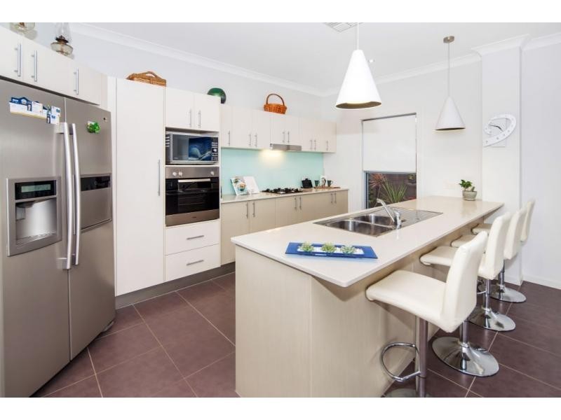 17 Quayside Drive, Helensvale QLD 4212