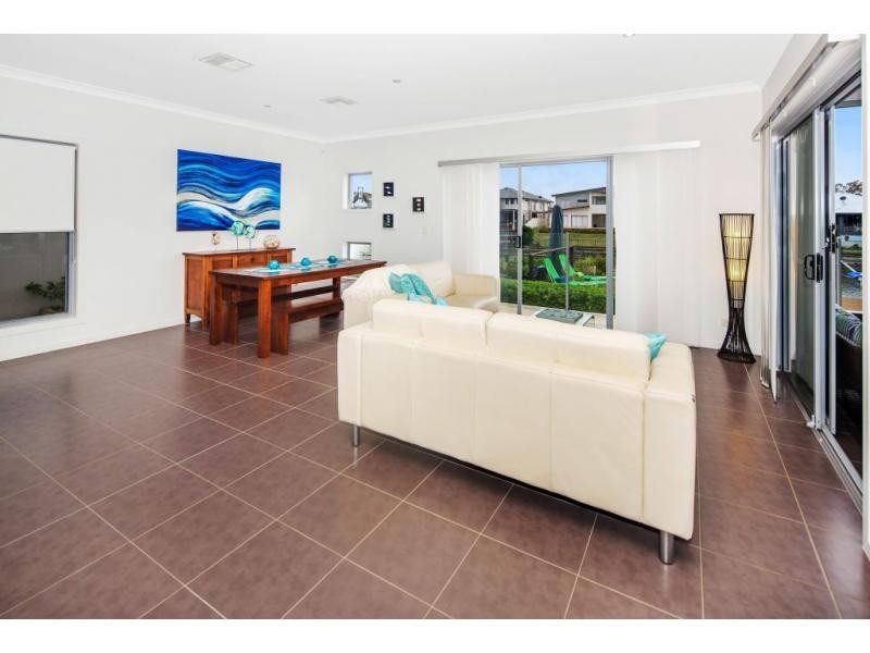 17 Quayside Drive, Helensvale QLD 4212