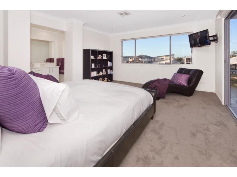 17 Quayside Drive, Helensvale QLD 4212