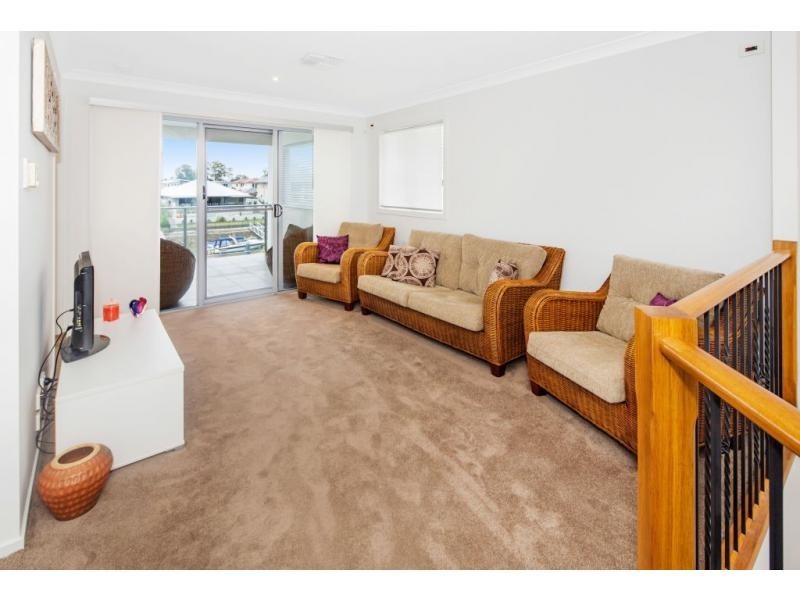 17 Quayside Drive, Helensvale QLD 4212