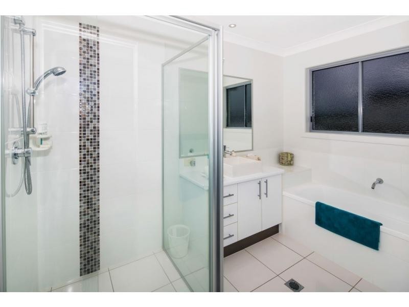 17 Quayside Drive, Helensvale QLD 4212