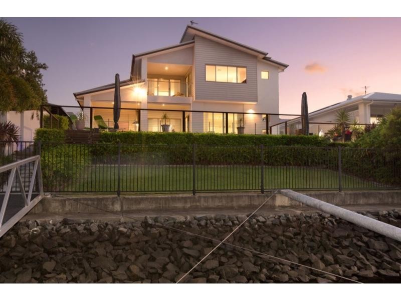 17 Quayside Drive, Helensvale QLD 4212